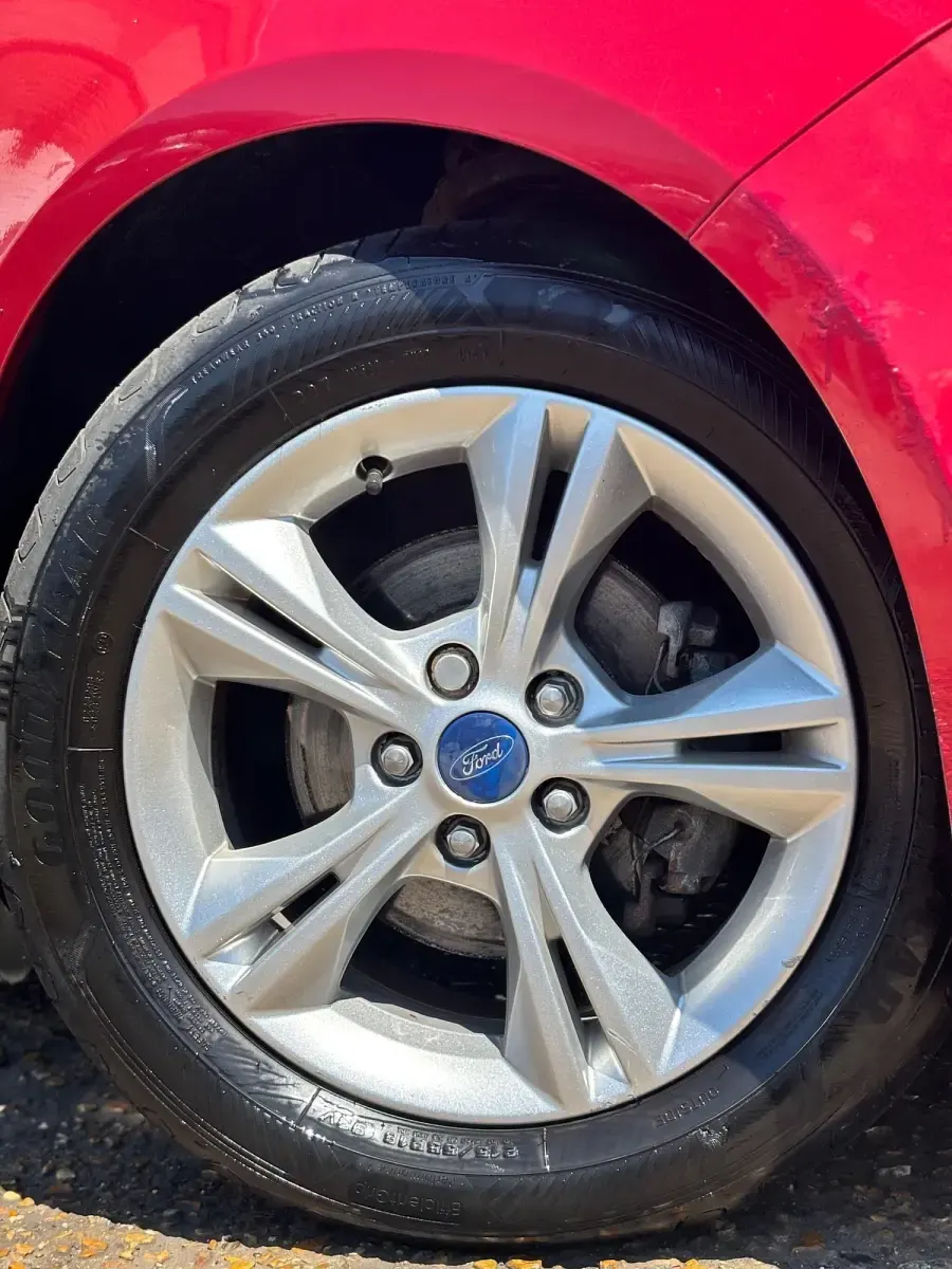 Used Ford Focus Zetec 125 HP (91 kW) 2014 Red Estate
