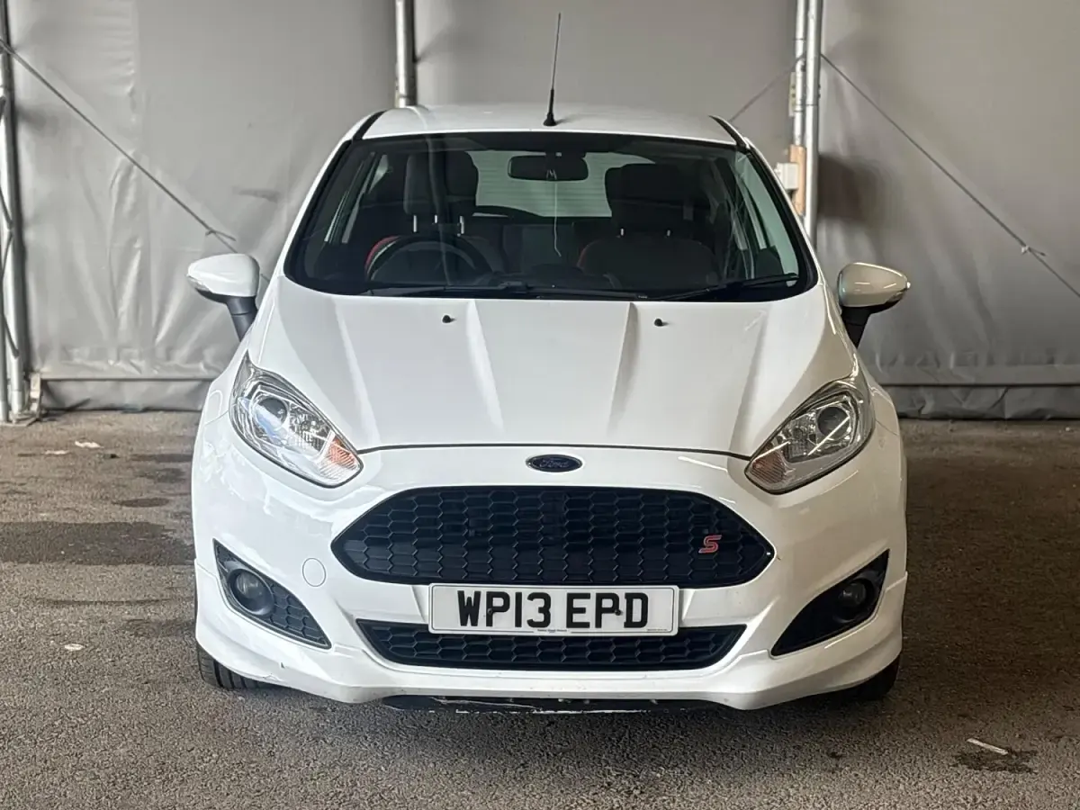 Used Ford Fiesta Zetec 2013 White Hatchback