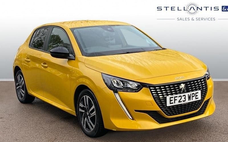 Used Peugeot 208 Active+ 75 HP (55 kW) 2023 Yellow Hatchback