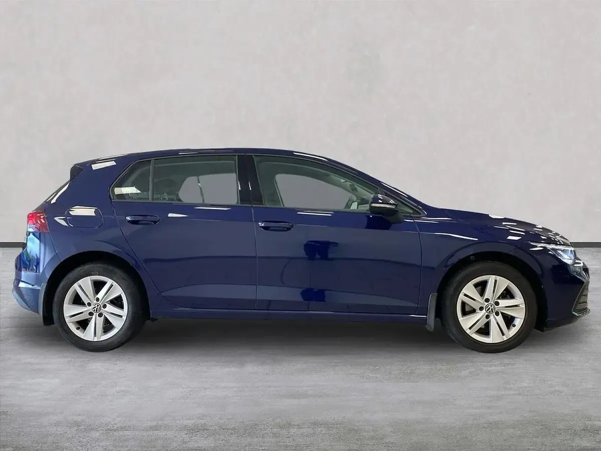 Used VW Golf VII Life 130 HP (95 kW) 2021 Blue Hatchback