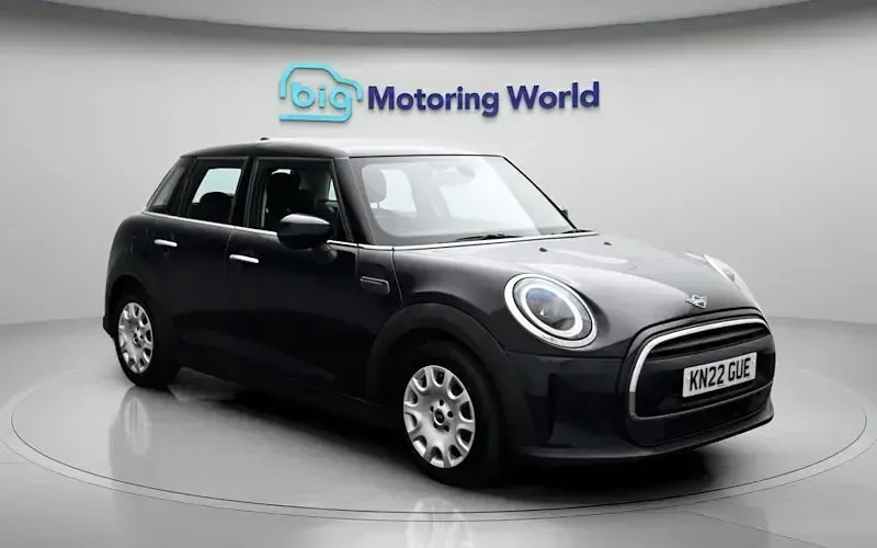 Used Mini ONE Classic 102 HP (75 kW) 2022 Blue/black Hatchback
