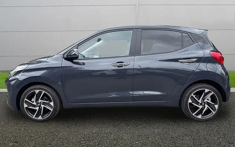 Neu Hyundai i10 Premium 79 PS (58 kW) 2026 Grau Kleinwagen