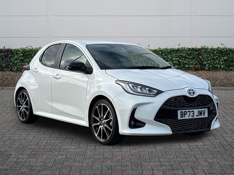Used Toyota Yaris Hybrid Sport 2023 White Hatchback
