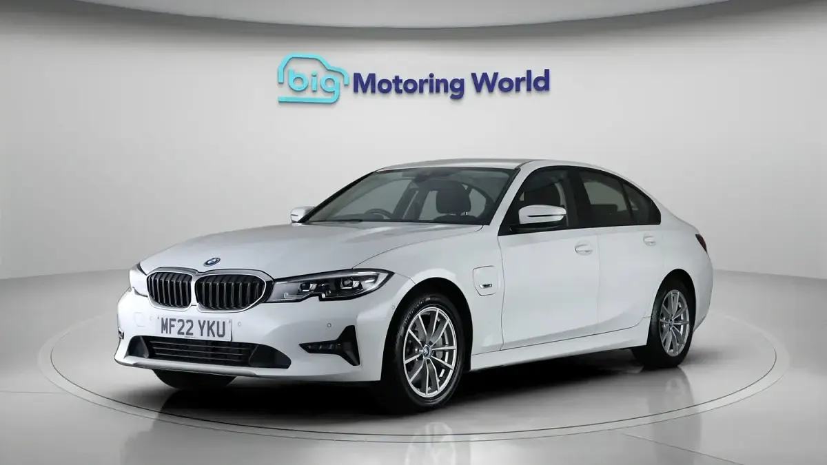 Used BMW 330e 292 HP (214 kW) 2022 White Sedan