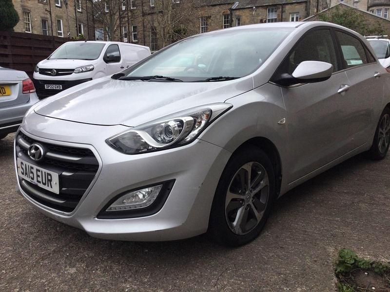 Used Hyundai i30 SE 100 HP (73 kW) 2015 Silver Hatchback