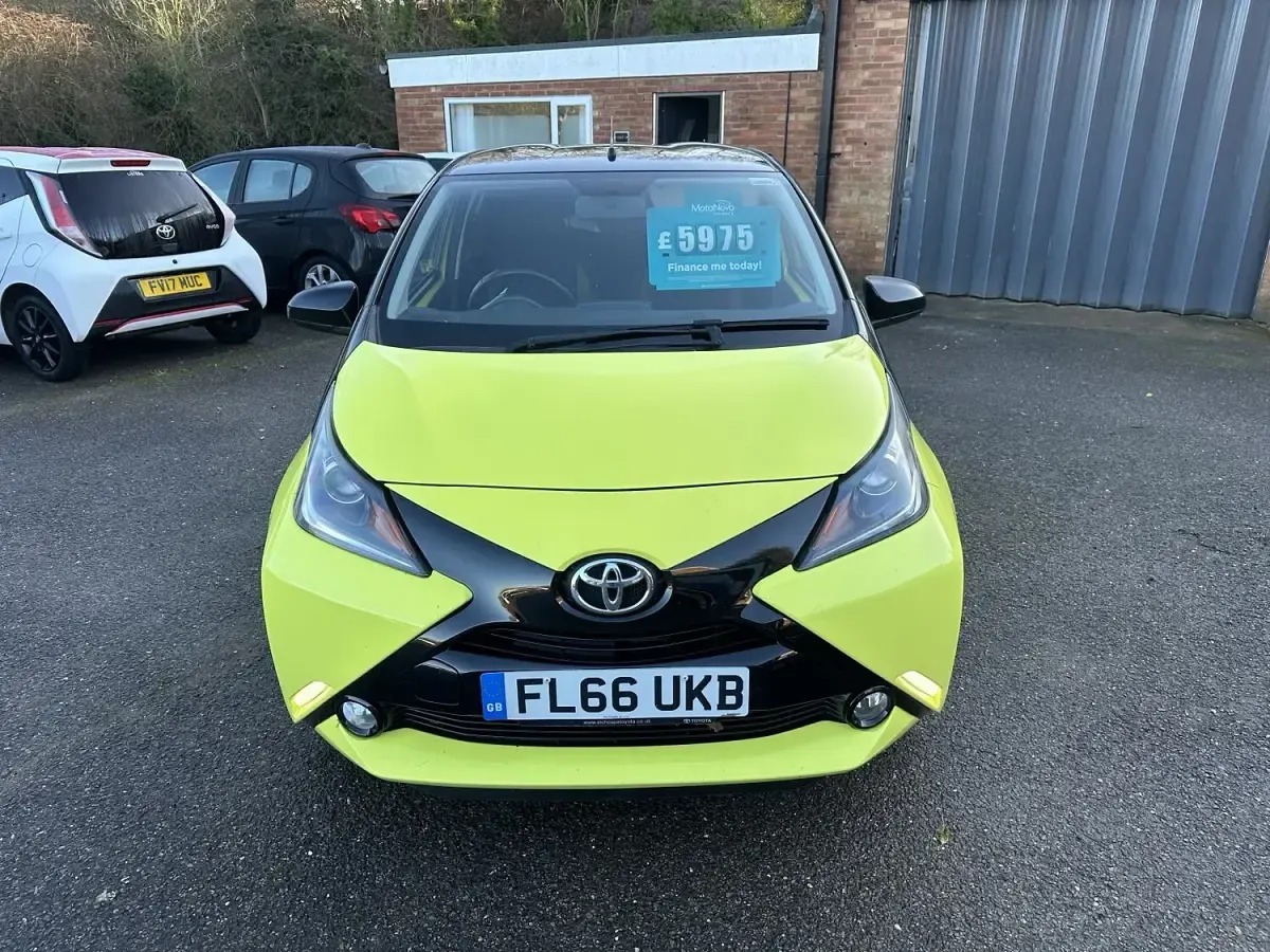 Used Toyota Aygo X-cite 69 HP (50 kW) 2016 Yellow Hatchback