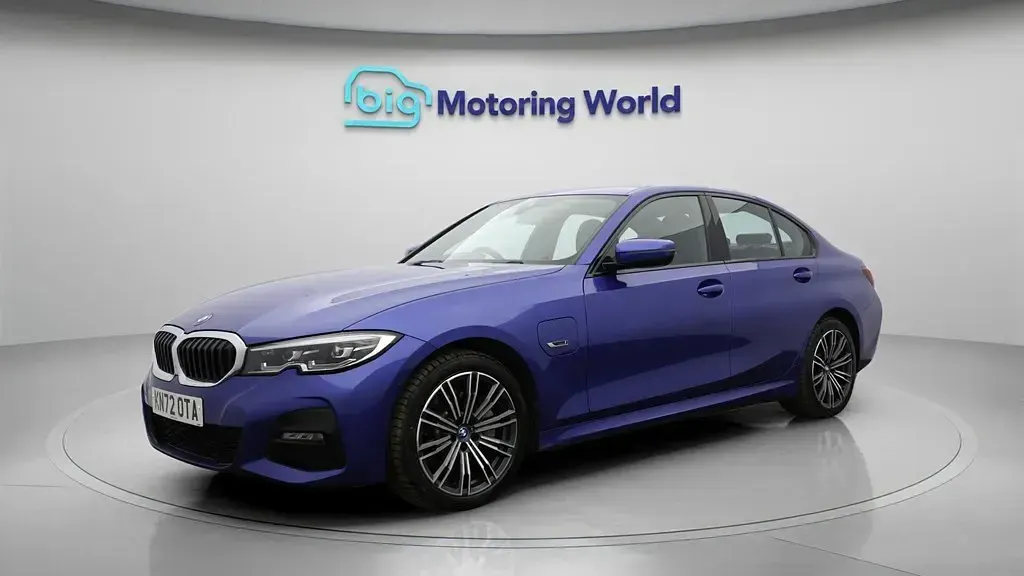 Usado BMW 330e M Sport 292 HP (214 kW) 2022 Azul Sedan