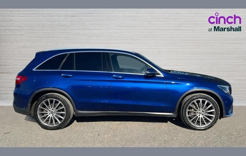 Usado Mercedes GLC220 AMG line 168 HP (123 kW) 2017 Azul SUV