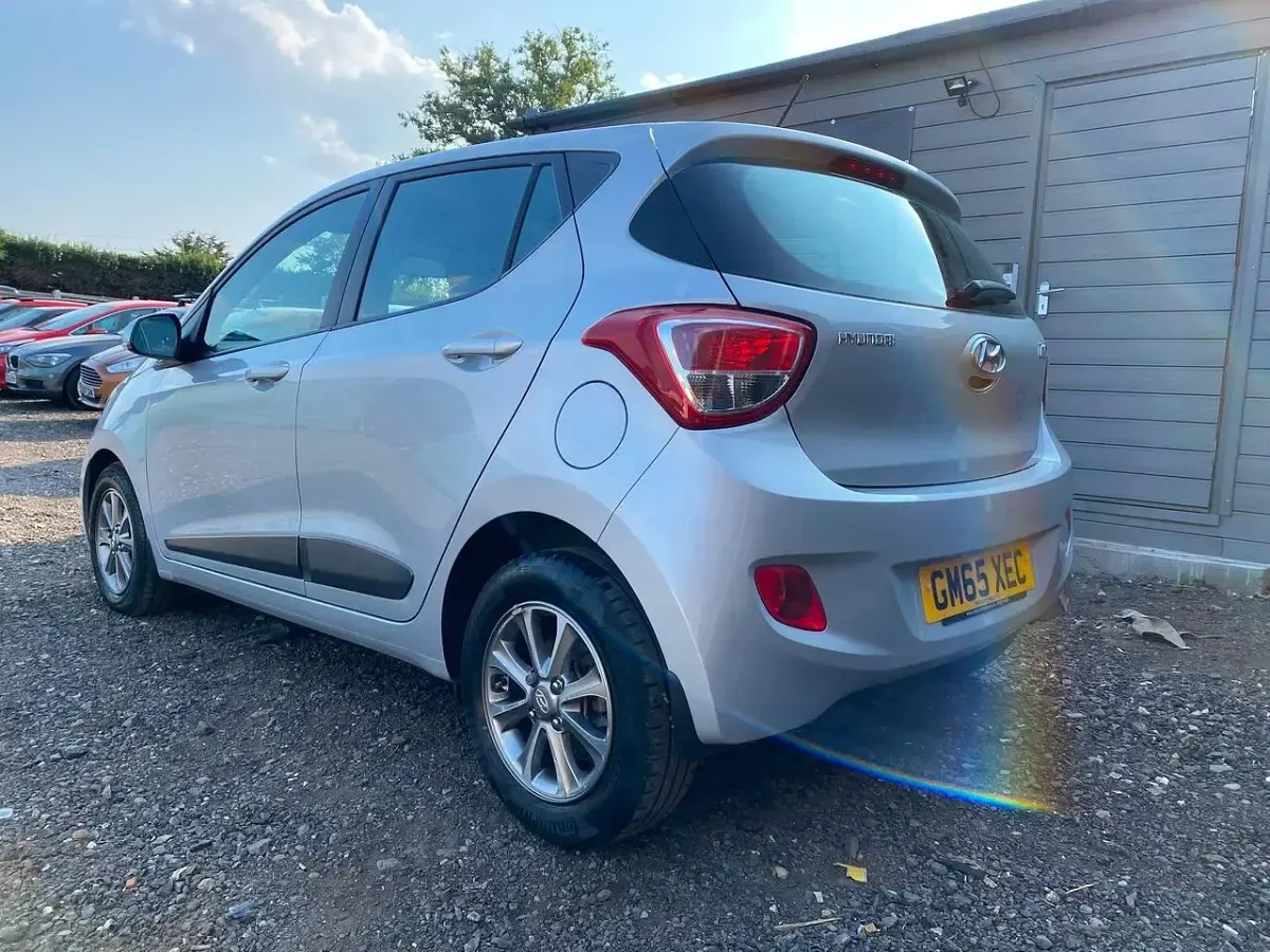 Used Hyundai i10 Premium 87 HP (63 kW) 2016 Silver Hatchback