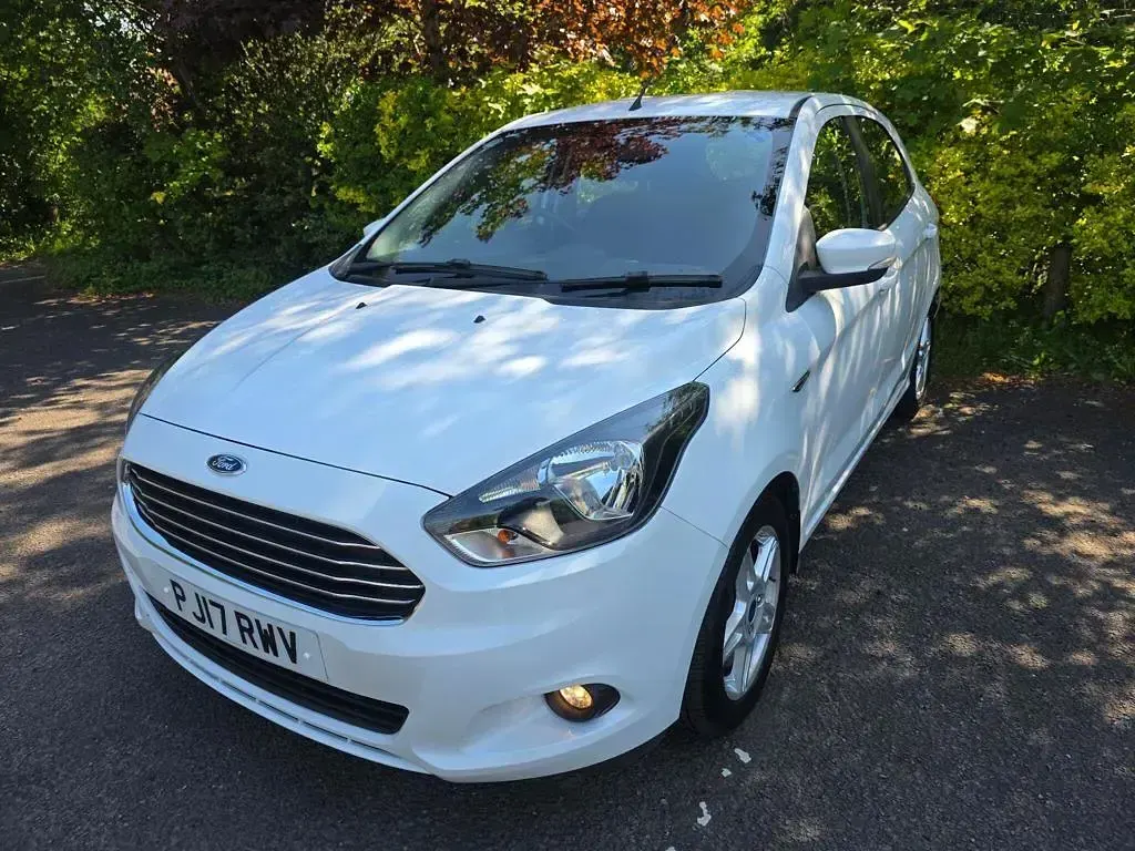 Used Ford Ka Plus Zetec 85 HP (62 kW) 2017 White Hatchback