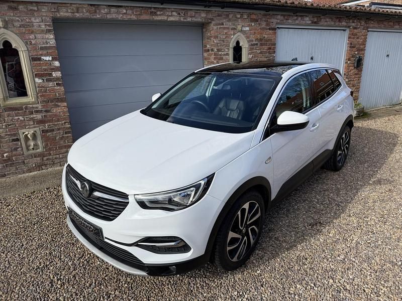 Used Vauxhall Grandland X Elite 130 HP (95 kW) 2018 White SUV