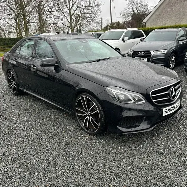 Käytetty Mercedes E220 AMG 175 HP (128 kW) 2015 Musta Sedan