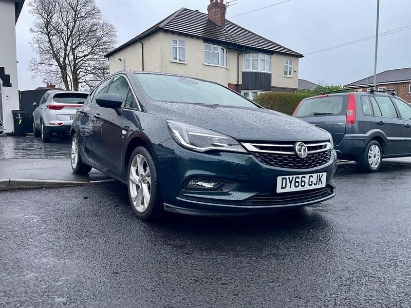 Second-hand Vauxhall Astra SRi 105 CP (77 kW) 2016 Verde Hatchback