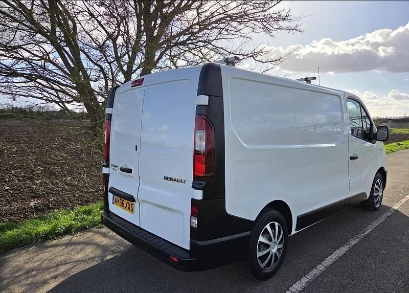 Used Renault Trafic Business 2017 White MPV