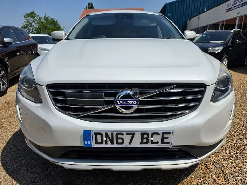 Used Volvo XC60 SE Lux 220 HP (161 kW) 2017 White SUV