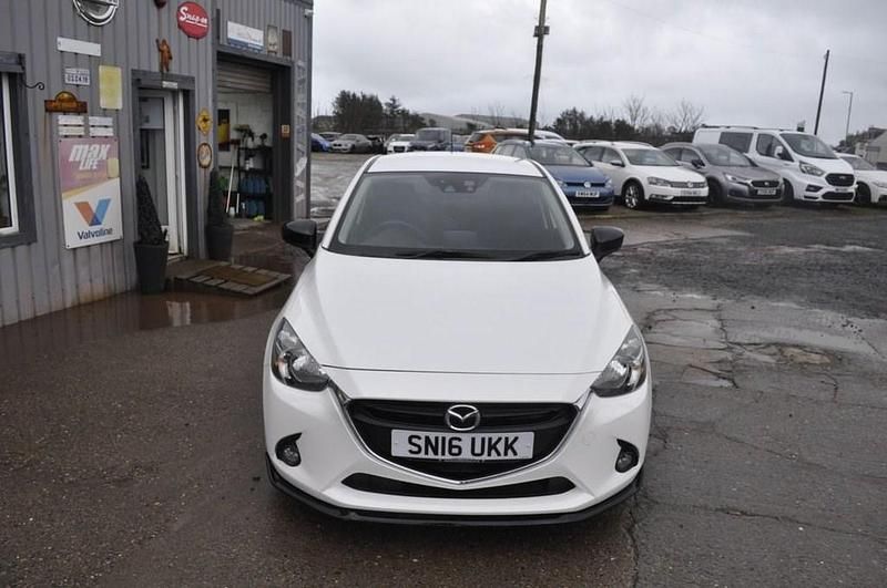 Used Mazda 2 Inclusive 90 HP (66 kW) 2016 White Hatchback