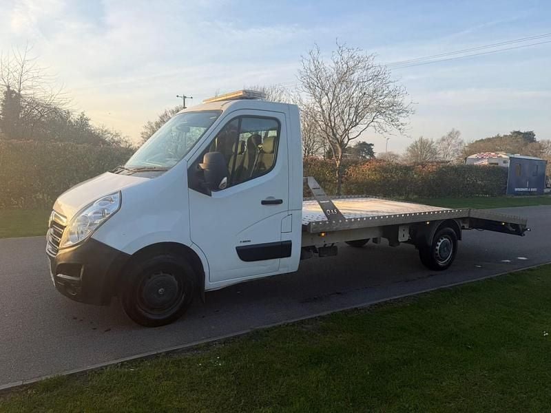 Used Vauxhall Movano 145 HP (106 kW) 2017 White MPV