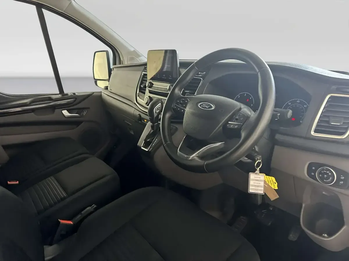 Used Ford Transit Custom Limited 170 HP (125 kW) 2022 White Van