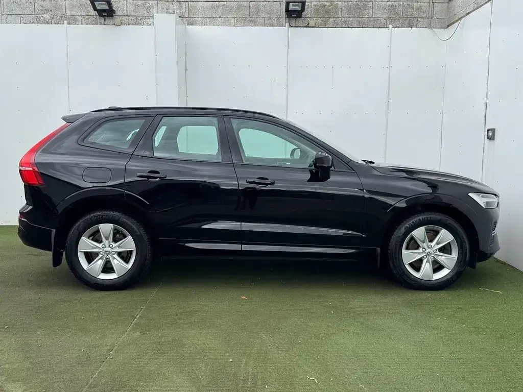 Used Volvo XC60 Momentum 197 HP (144 kW) 2021 Black SUV