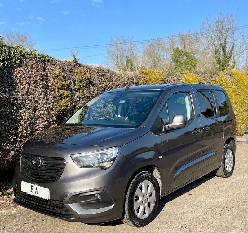 Grey Used 2021 Vauxhall Combo MPV | £13,999 (Good price) - Image 1/4