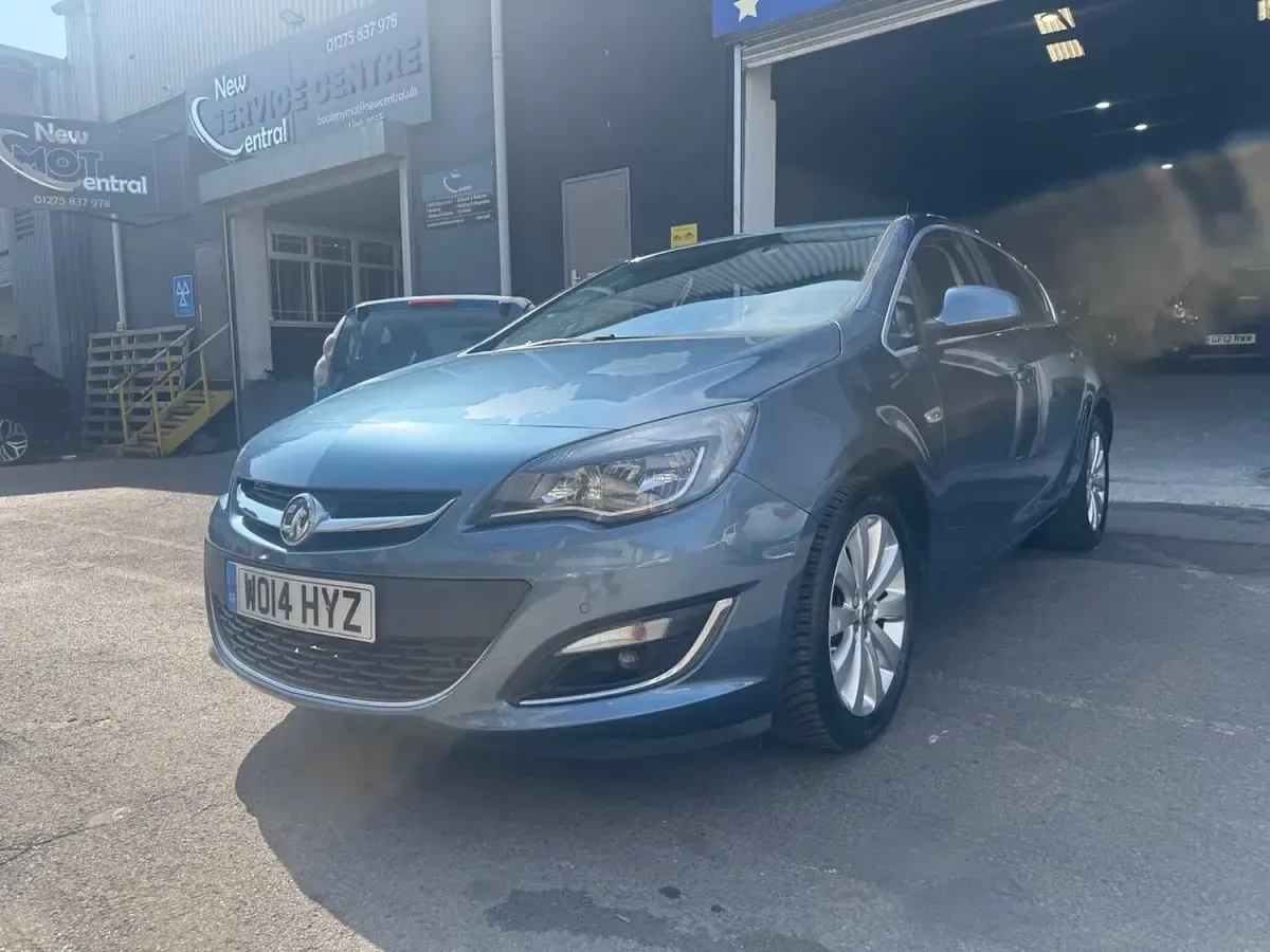 Used Vauxhall Astra Elite 2014 Blue Hatchback