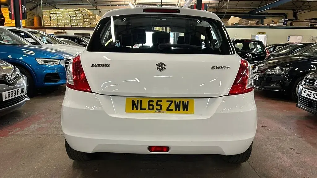 Usado Suzuki Swift SZ3 94 HP (69 kW) 2015 Branco Citadino