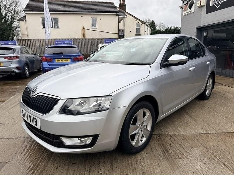 Usado Skoda Octavia SE 150 CV (110 kW) 2014 Plateado Utilitario