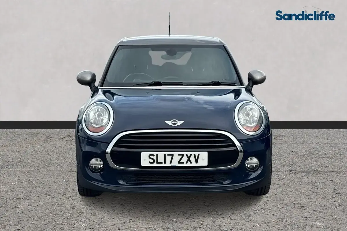 Used Mini Cooper Seven 136 HP (100 kW) 2018 Metallic  caribbean aqua Hatchback