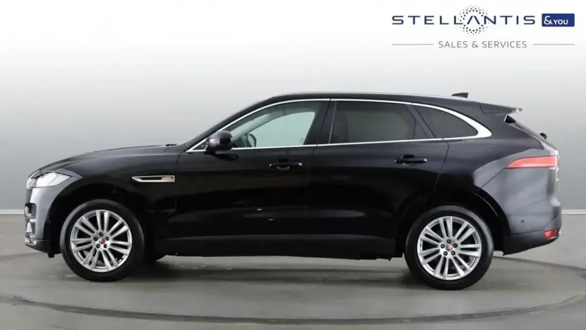 Used Jaguar F-Pace Portfolio 247 HP (181 kW) 2018 Black SUV