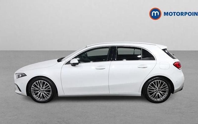 Used Mercedes A180 Executive 136 HP (100 kW) 2022 White Hatchback