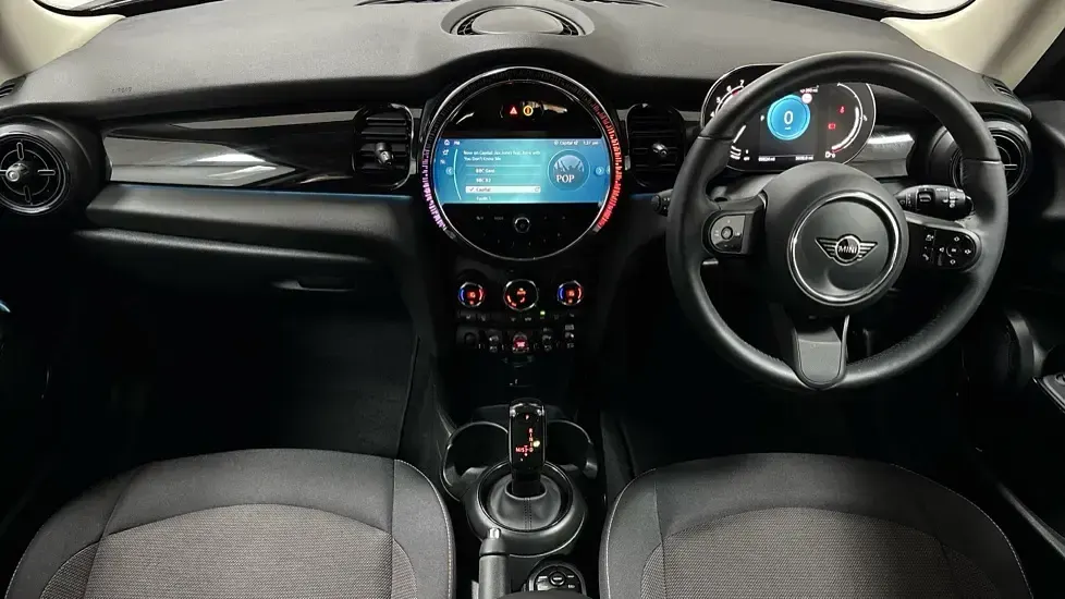 Usado Mini Cooper Classic 134 CV (98 kW) 2023 Plateado Utilitario