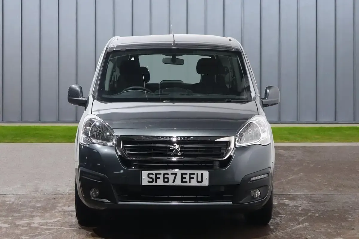 Used Peugeot Partner Tepee Allure 98 HP (72 kW) 2018 Grey MPV