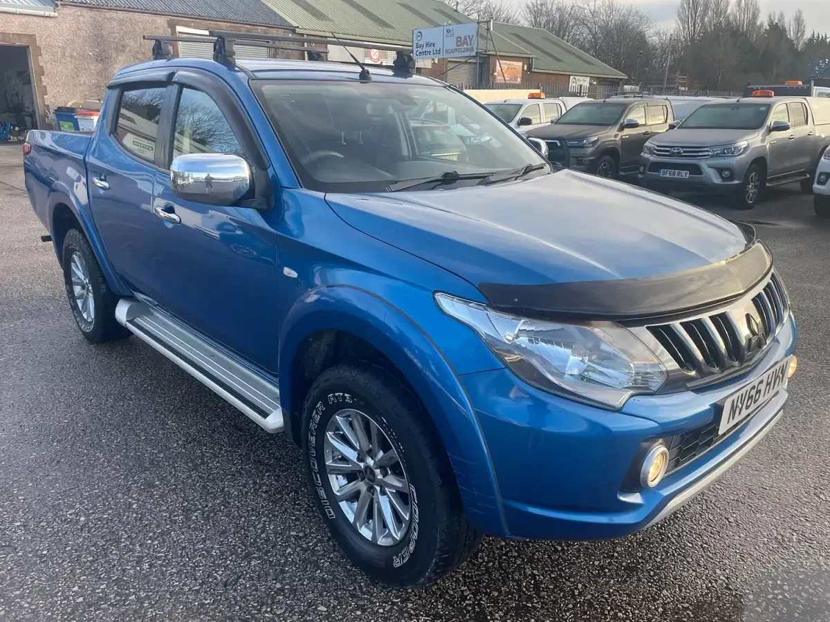 Used Mitsubishi L200 2016 Blue Pickup