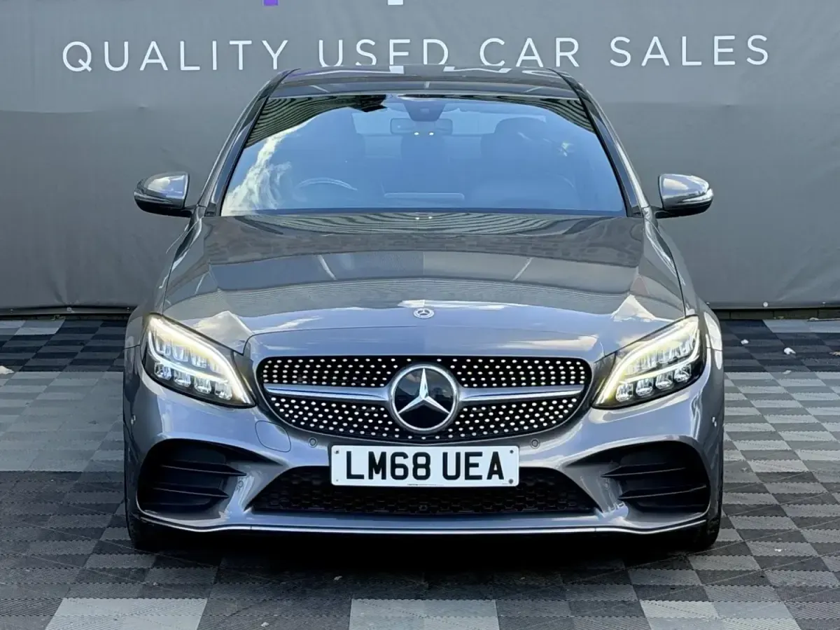 Second-hand Mercedes C200 AMG line 2018 Gri Berlinǎ
