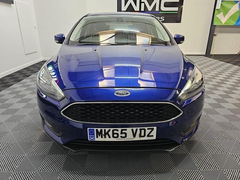 Used Ford Focus Zetec 125 HP (91 kW) 2015 Blue Hatchback