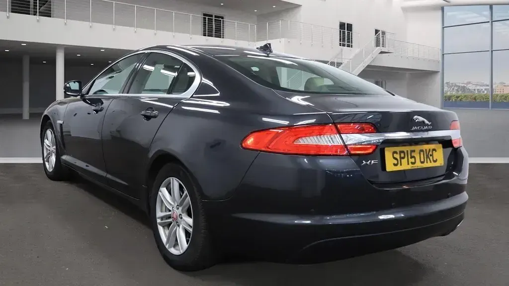Używany Jaguar XF Luxury 163 KM (119 kW) 2015 Szary Sedan/Limuzyna