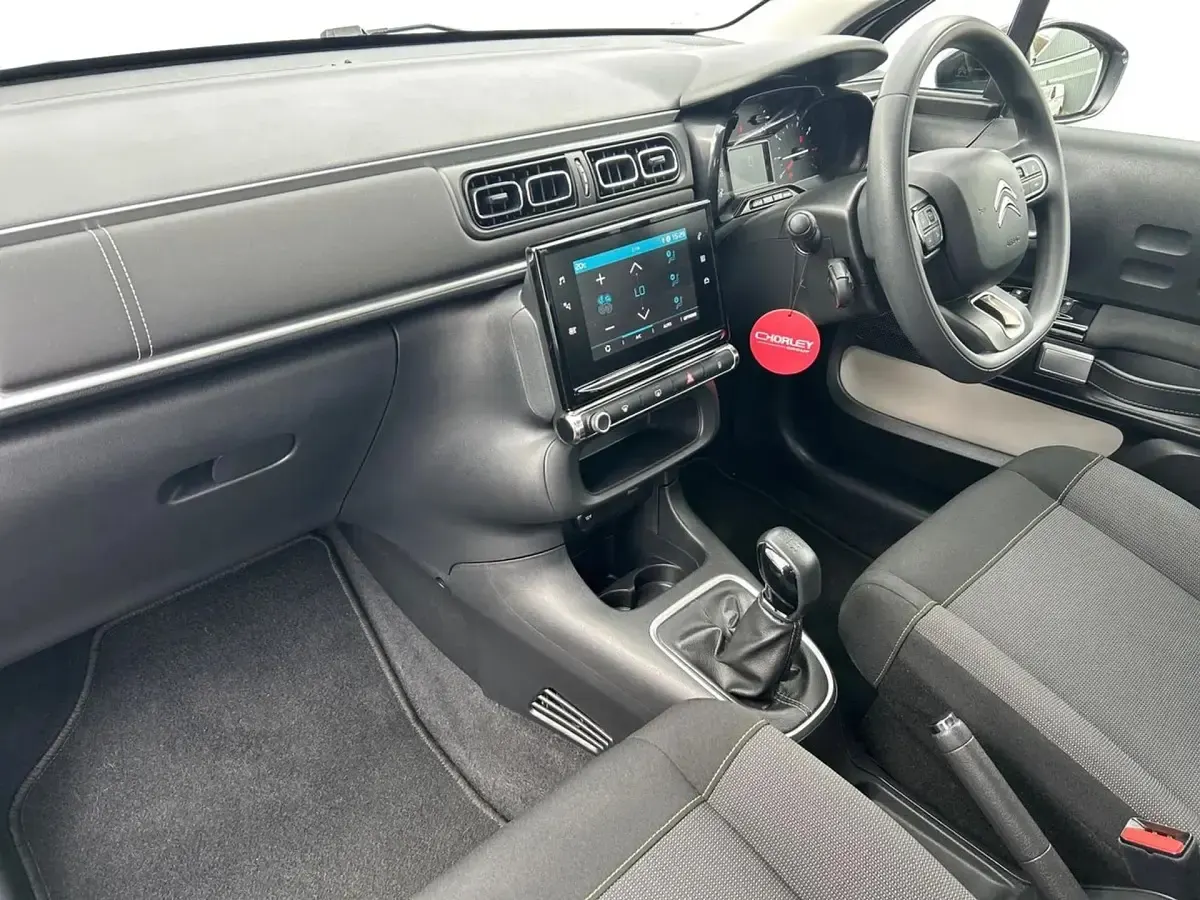 Used Citroën C3 PureTech 83 HP (61 kW) 2023 Beige Hatchback