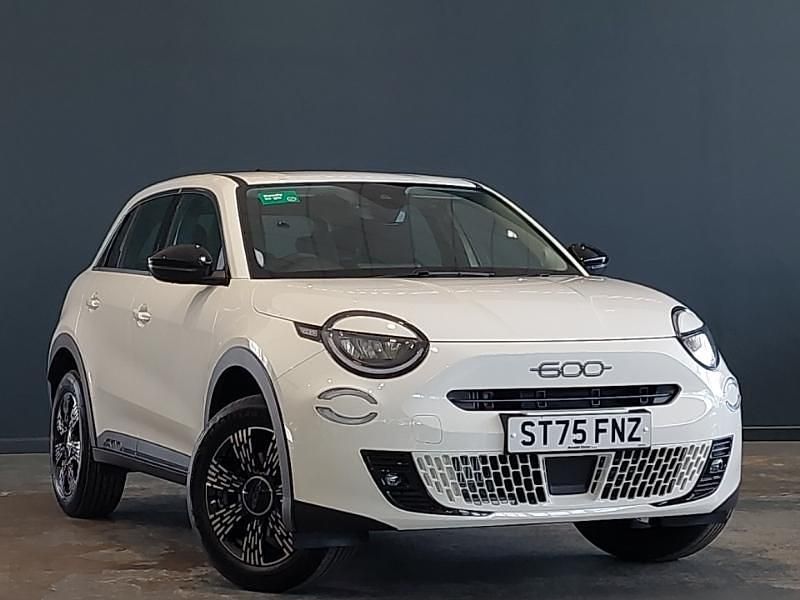 Pastel white New 2025 Fiat 600 Hatchback | £19,998 (Fair price) - Image 1/4