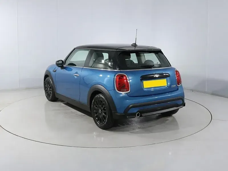 Usado Mini Cooper Classic 134 CV (98 kW) 2022 Azul Utilitario