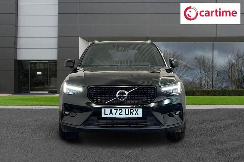 Begagnad Volvo XC40 Plus 2022 Svart SUV