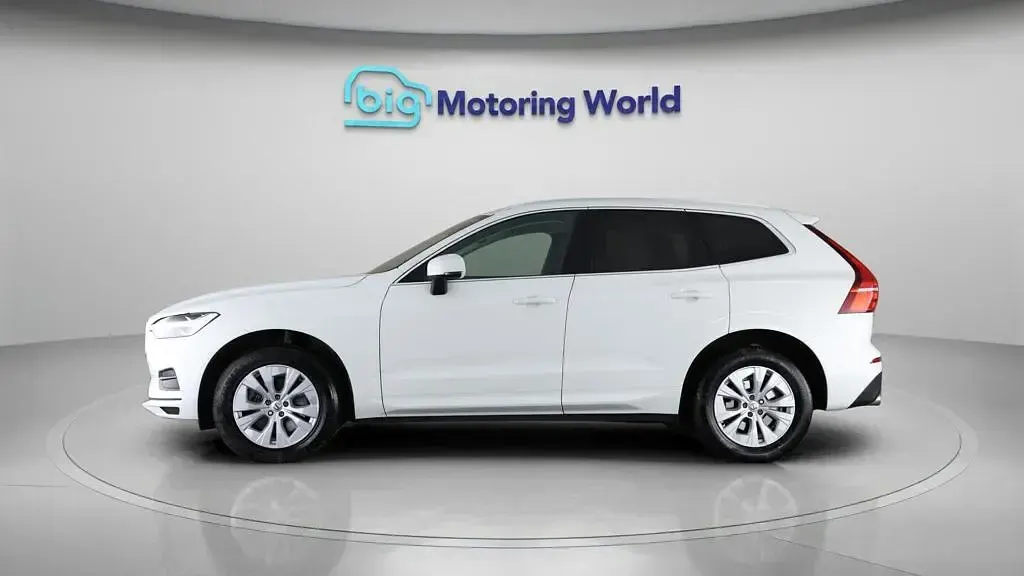 Used Volvo XC60 Momentum 250 HP (183 kW) 2020 White SUV