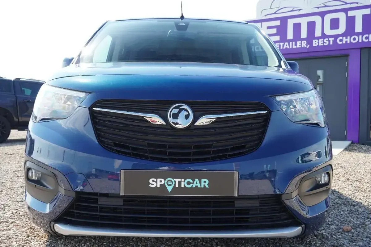 Used Vauxhall Combo Elite 128 HP (94 kW) 2020 Blue MPV