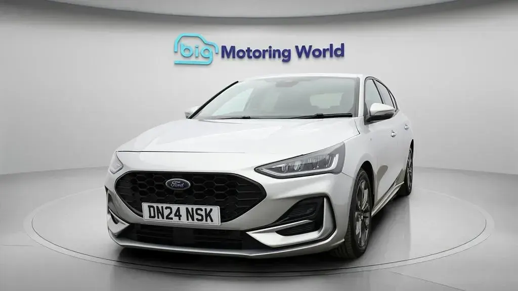 Used Ford Focus ST-Line 125 HP (91 kW) 2024 Silver Hatchback