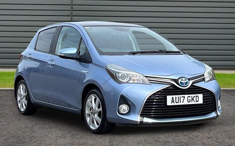 Used Toyota Yaris Hybrid 101 HP (74 kW) 2016 Hatchback