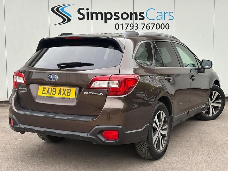 Usado Subaru Outback Premium 2019 Marrón Familiar