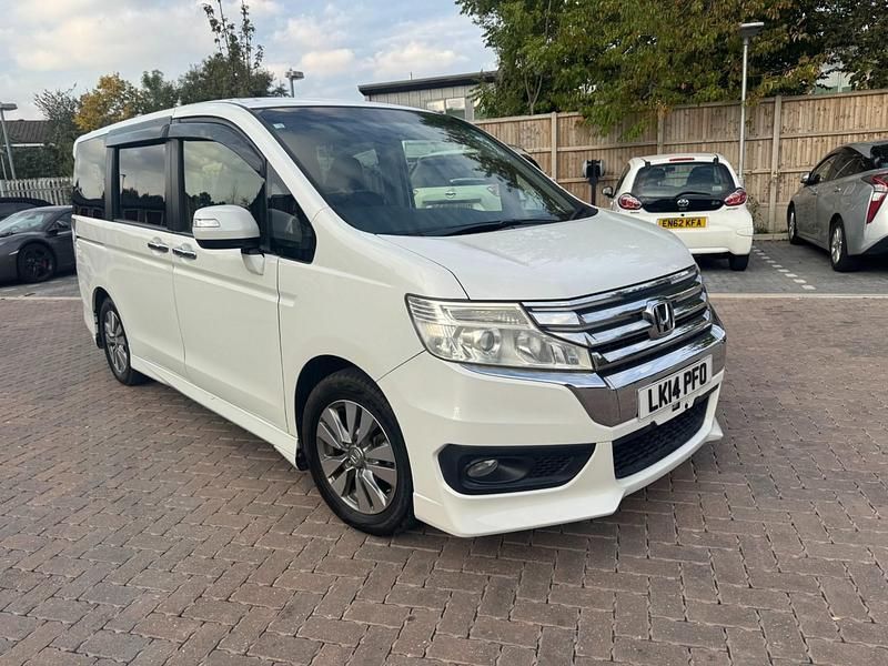 White Used 2014 Honda Stepwgn MPV | £8,395 (Fair price) - Image 1/4