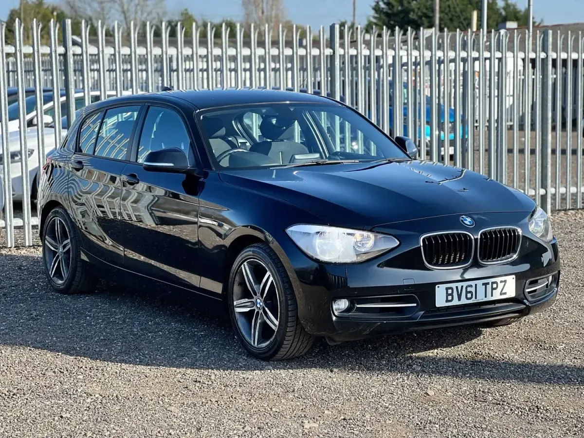 Używany BMW 120 Sport Line 2011 Czarny Hatchback