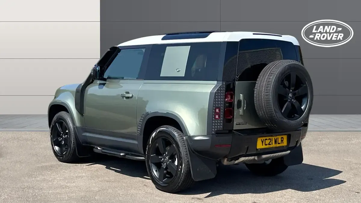 Used Land Rover Defender First Edition 250 HP (183 kW) 2021 Green SUV