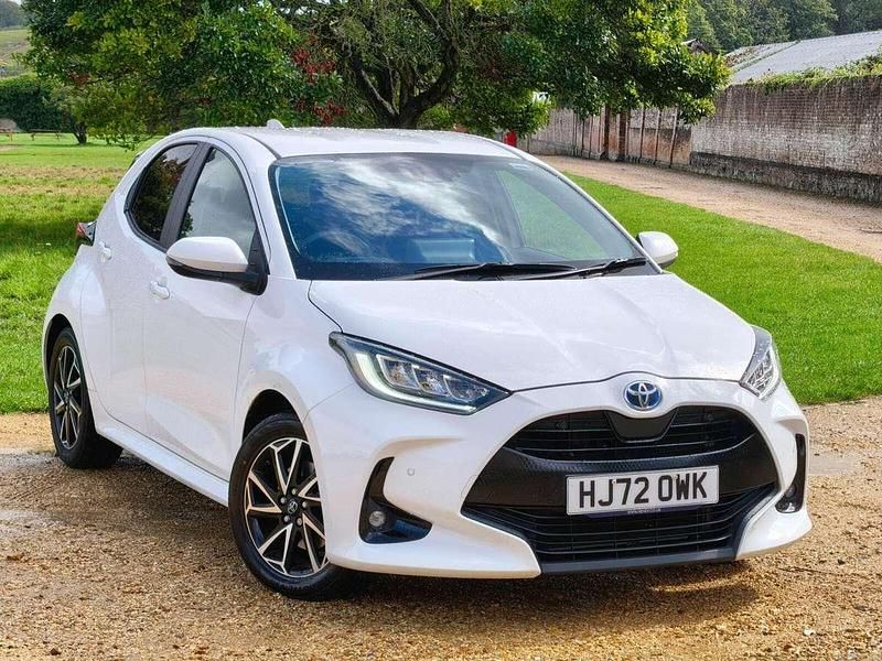 White Used 2022 Toyota Yaris Hybrid Design Hatchback | £16,290 (Super price) - Image 1/2
