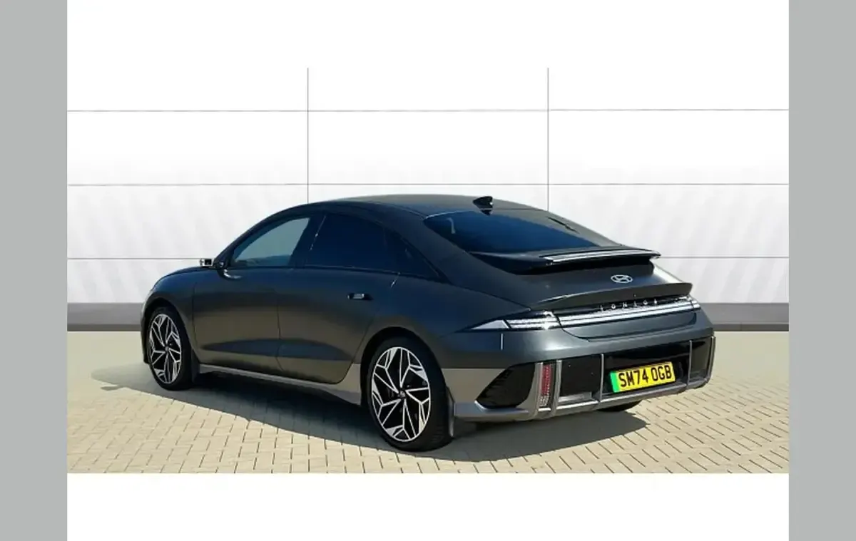 Usado Hyundai Ioniq 6 Ultimate 239 kW (325 HP) 2024 Cinzento Sedan
